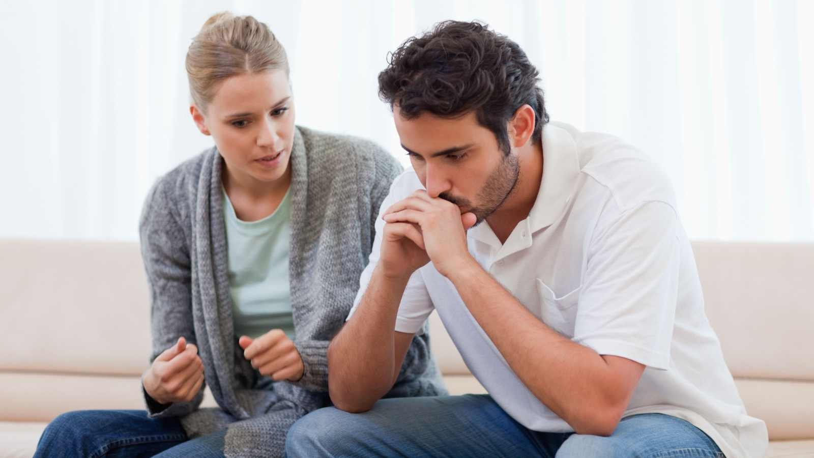 Everyday Habits That Quietly Make Women Lose Interest in Men