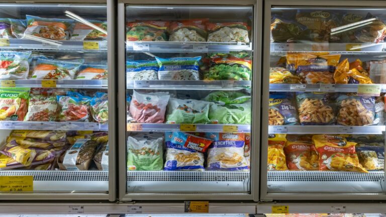 5 Frozen Meals Seniors Should Avoid