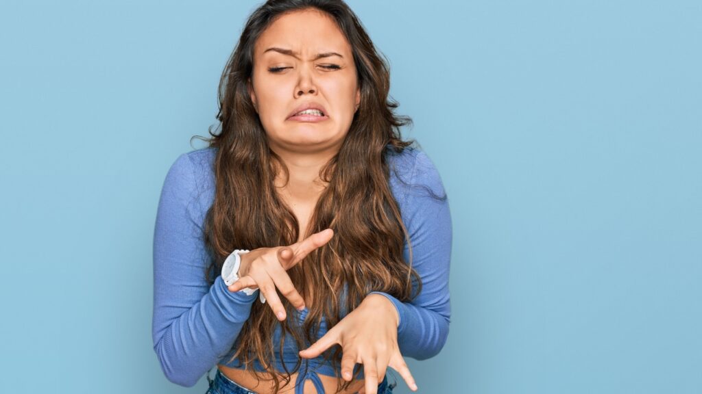 7 Outdated Manners That Make Younger Generations Cringe