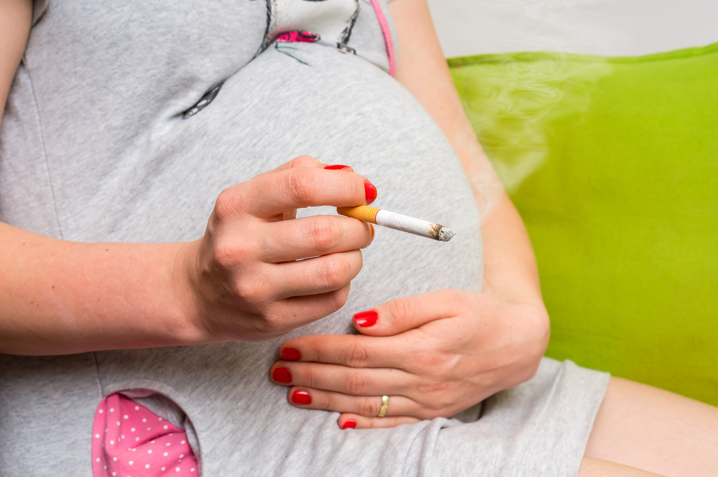 Pregnant woman smoking