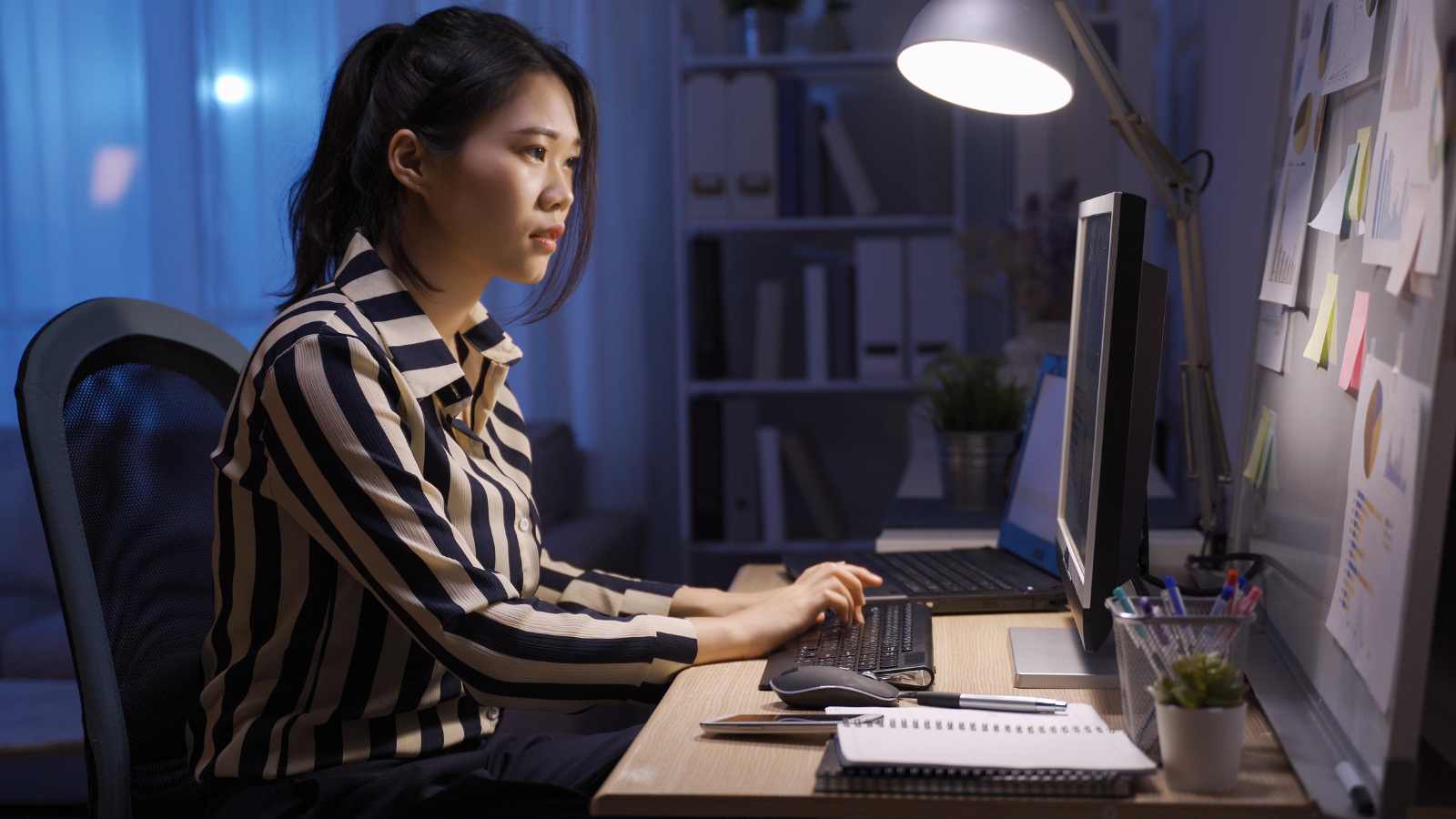 5 Steady Night Jobs You Can Do From Home (Not Glamorous, But Reliable)
