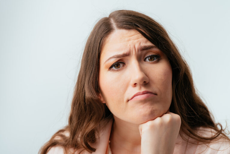 6 Subtle Behaviors That Instantly Turn People Off