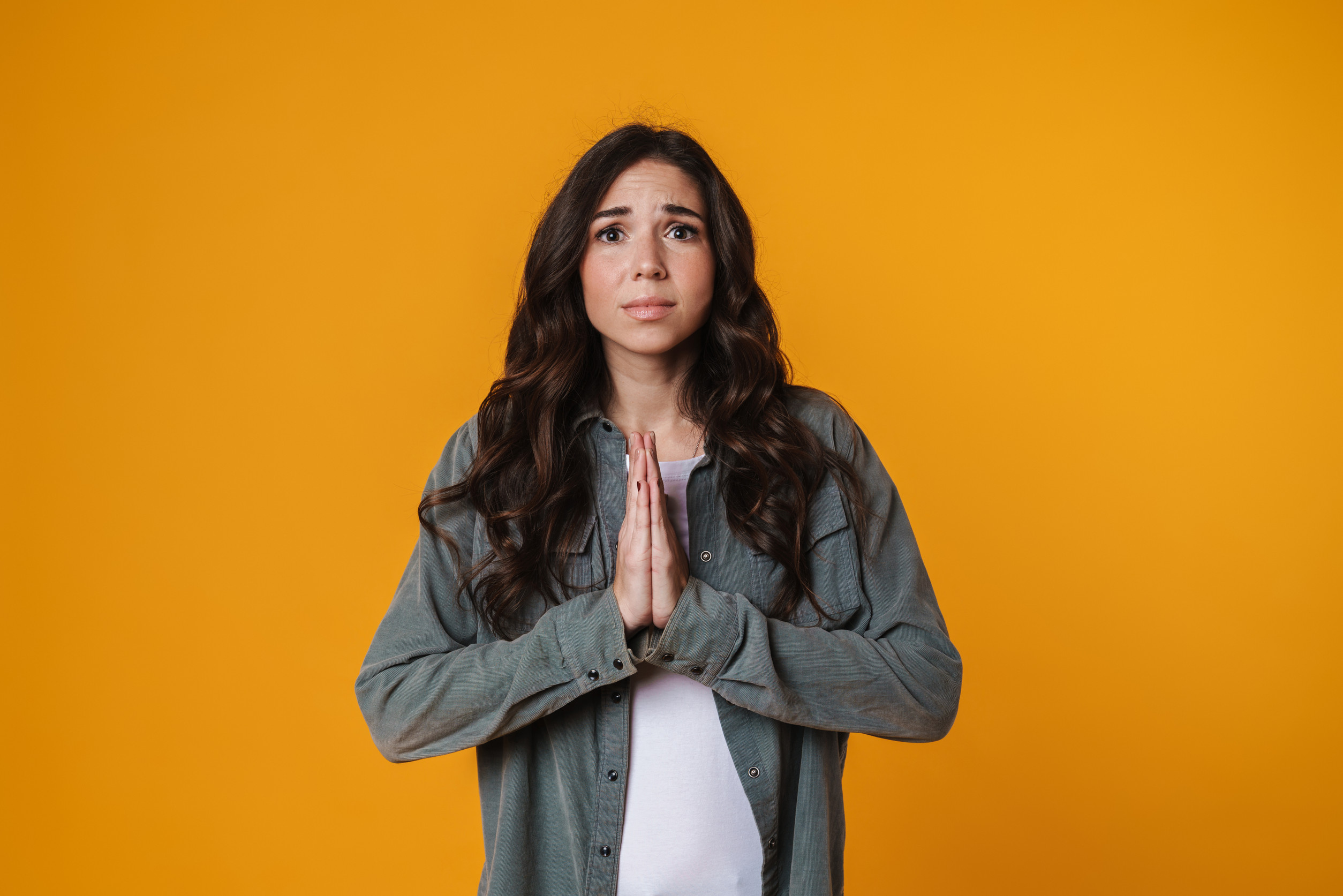 5 Subtle Social Missteps That Can Embarrass You Without Realizing It