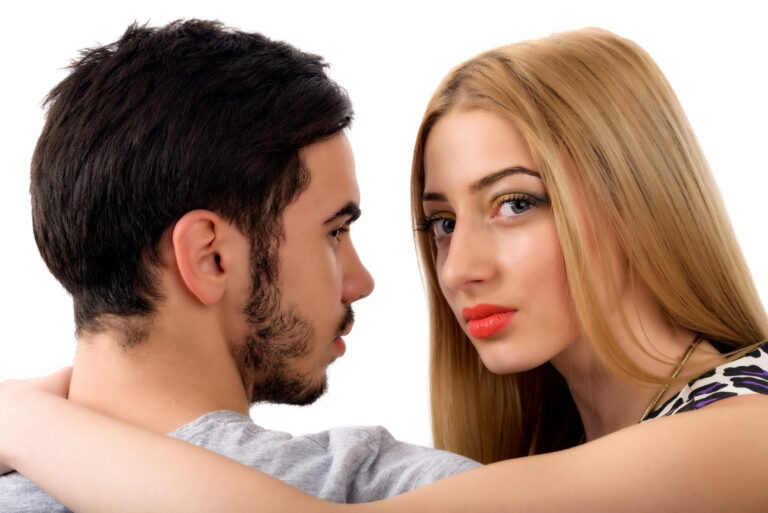 6 Clear Warning Signs You’re Stuck in a One-Sided Relationship