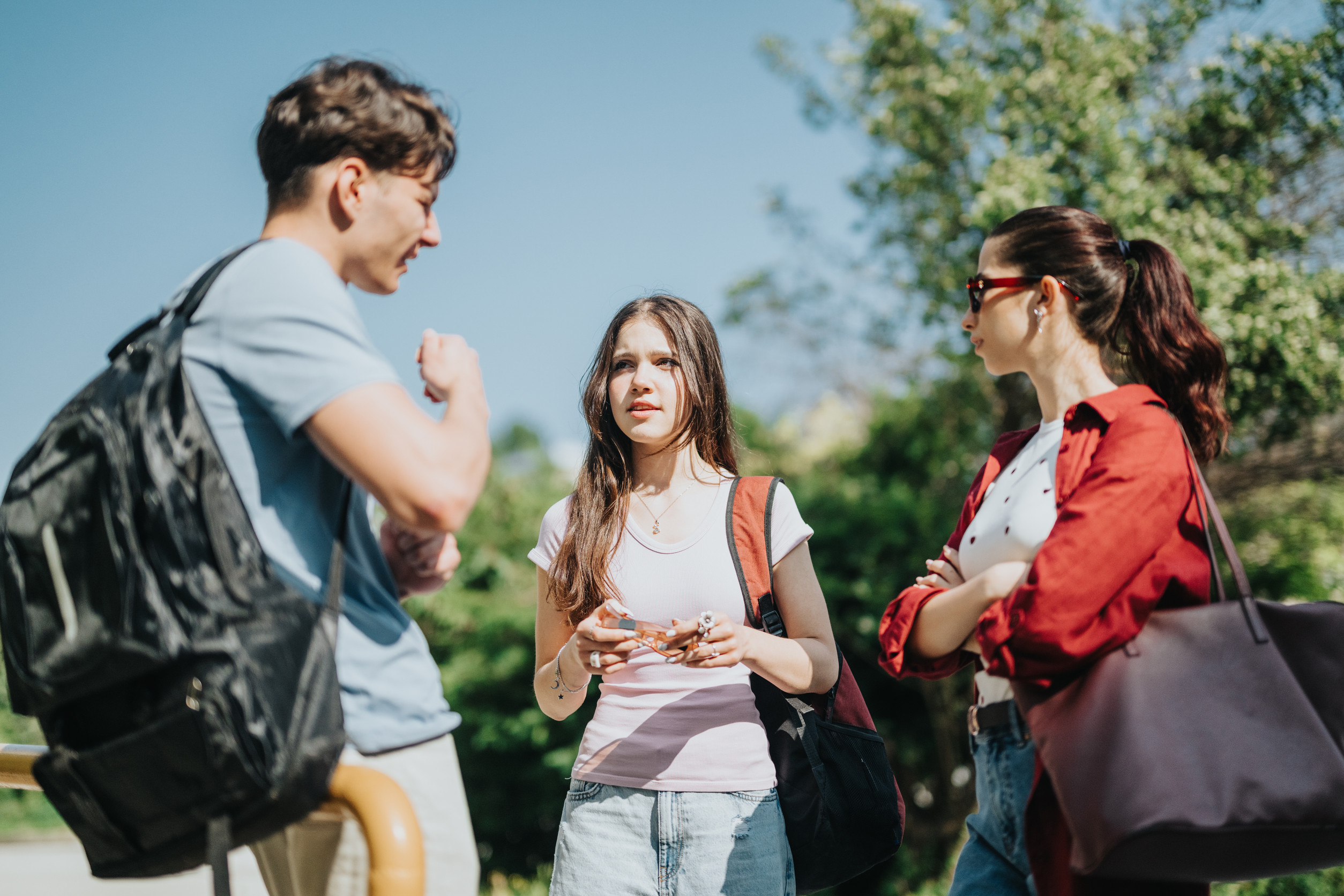 5 Subtle Social Missteps That Can Embarrass You Without Realizing It