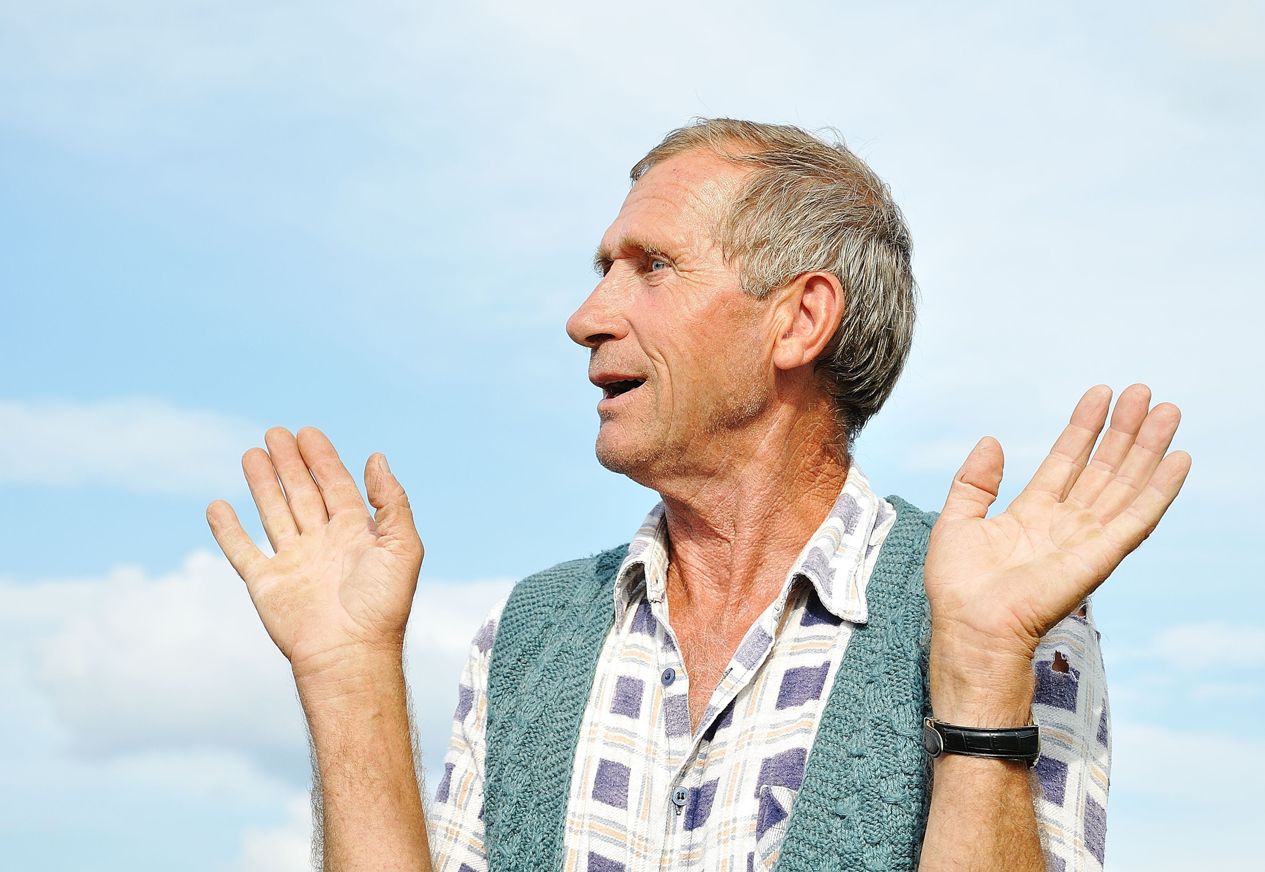 6 Outdated Manners That Younger Generations Find Cringe-Worthy