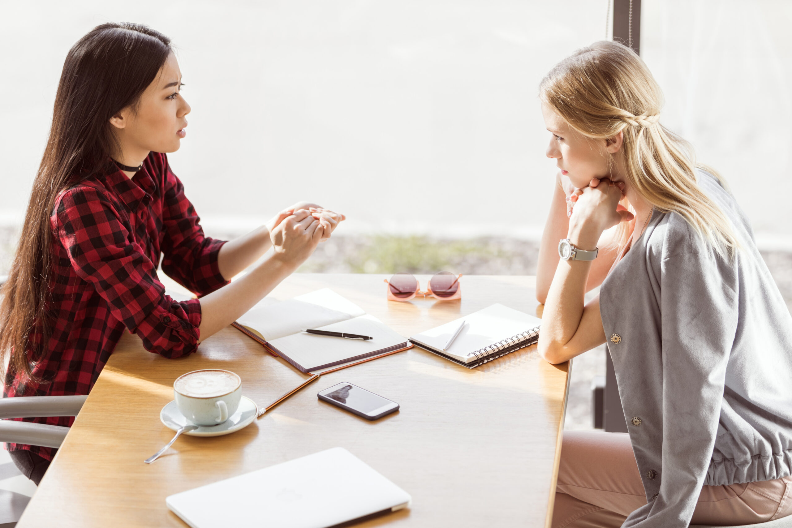 Key Habits That Reveal Someone Struggling with Close Friendships