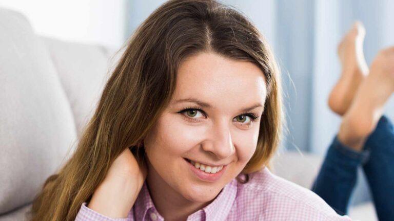 8 Unique Personality Traits of Women Who Choose to Embrace Their Natural Beauty