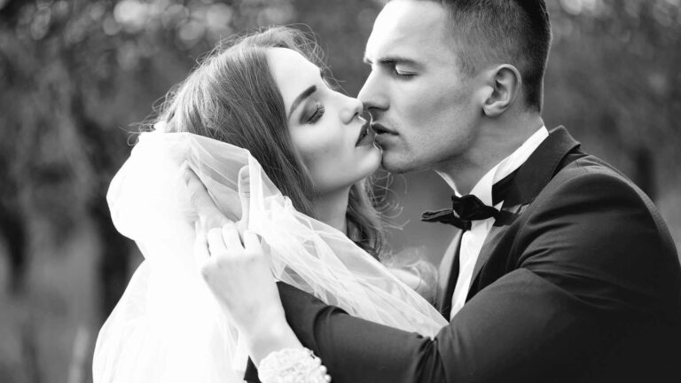 8 Old‑School 1950s Marriage Rules That Clash With Today