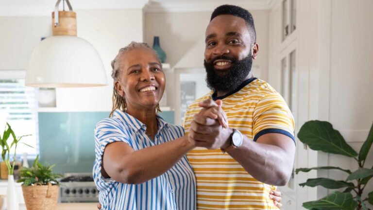 7 Key Reasons Why People Prefer Dating Older Women 