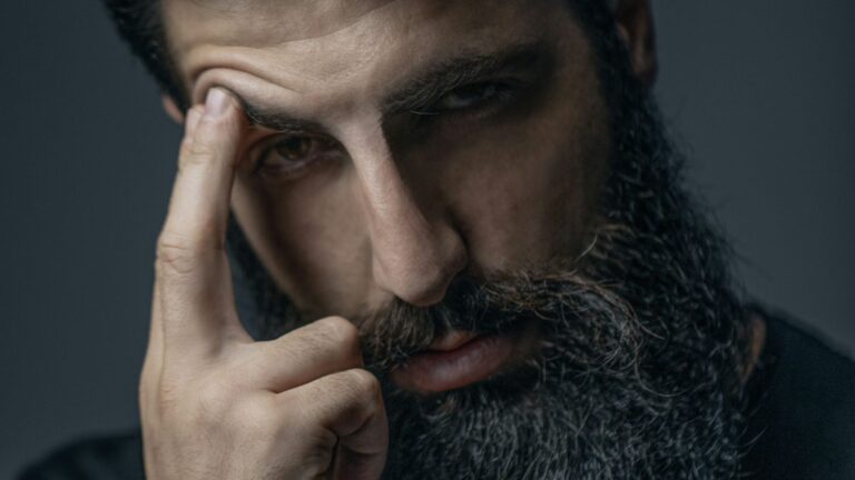 5 Alarming Signs That a Man Is More Likely to Cheat