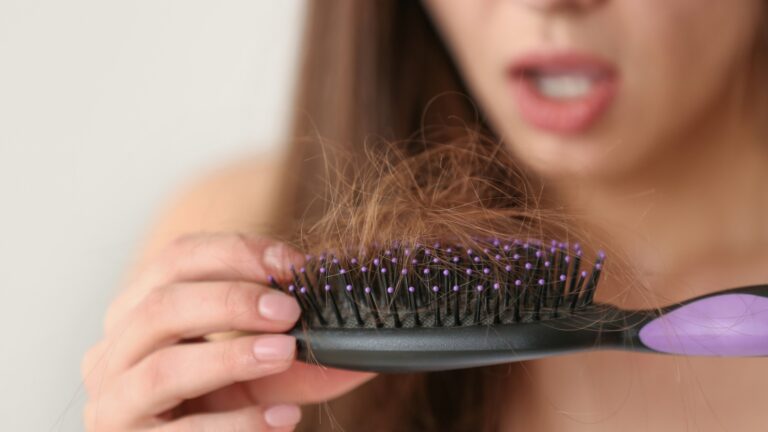 Most women don’t realize that these 5 simple habits can reduce hair loss