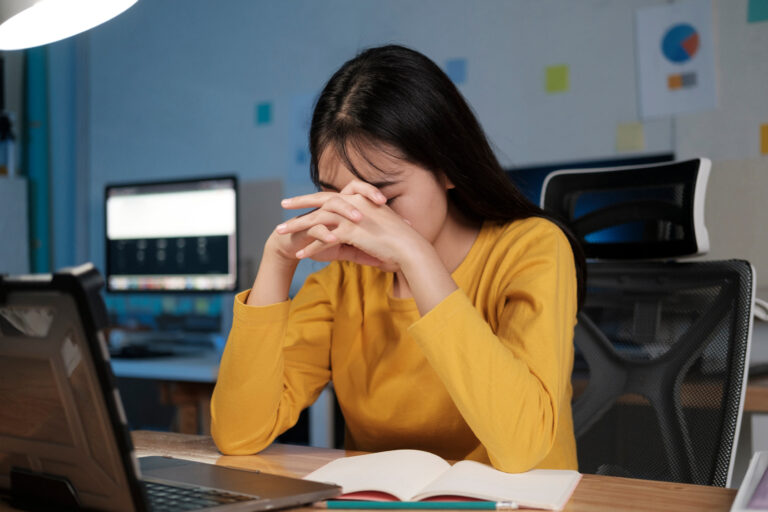 7 Ways to Deal With Burnout at Work in Your 20s