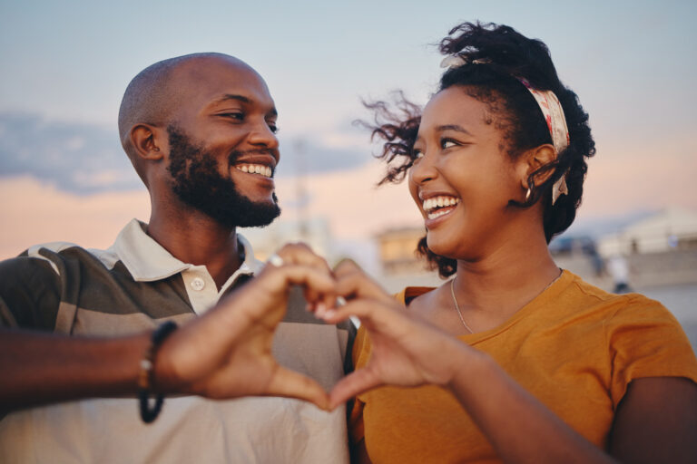 6 Clear Signs You’re Being Love Bombed – And How to Recognize Them