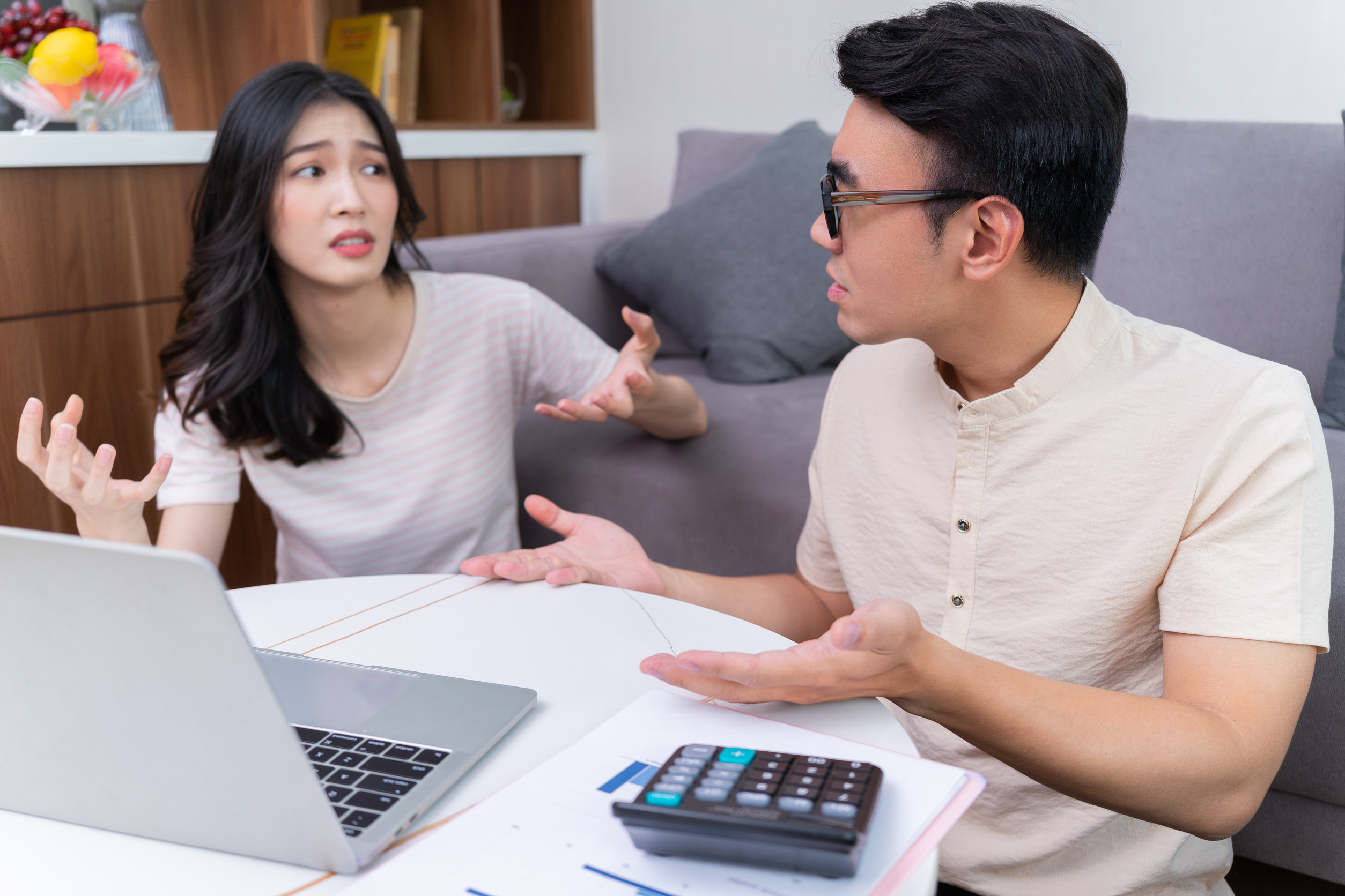 7 Subtle Indicators Someone May Be Struggling Financially, Despite Appearing Fine