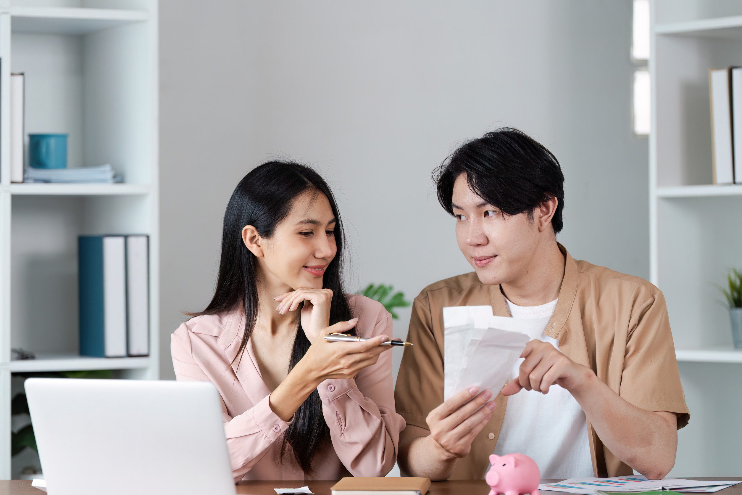 7 Subtle Indicators Someone May Be Struggling Financially, Despite Appearing Fine