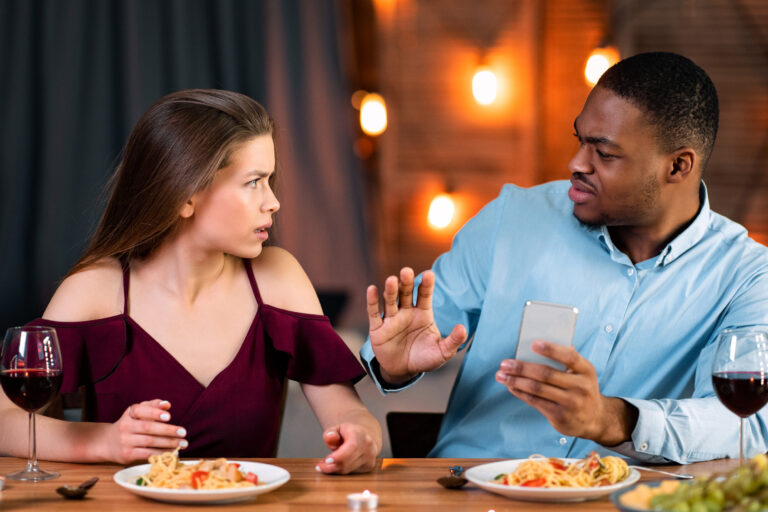 6 Red Flags of Micro-Cheating