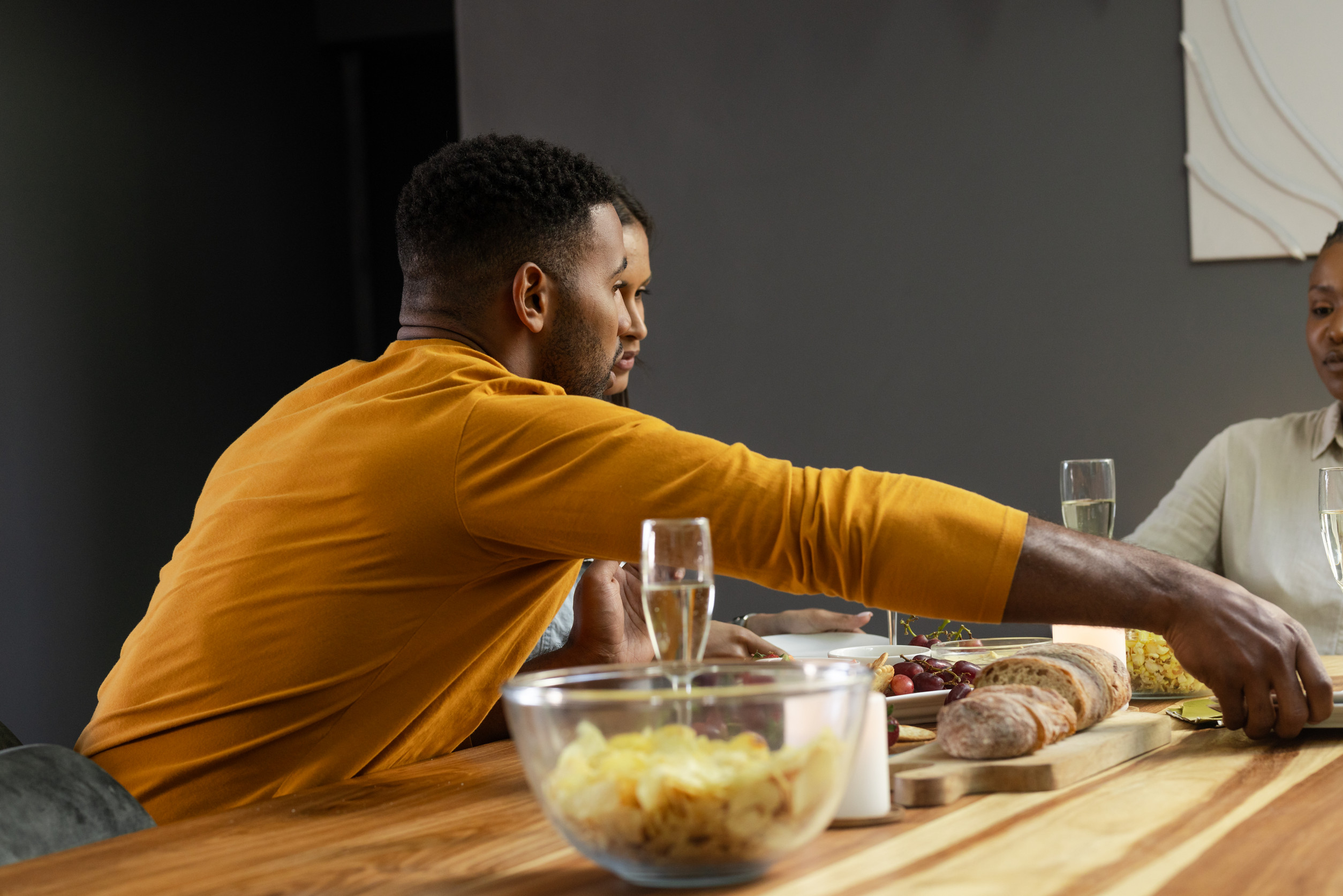 5 Signs That Someone Lacks Table Manners