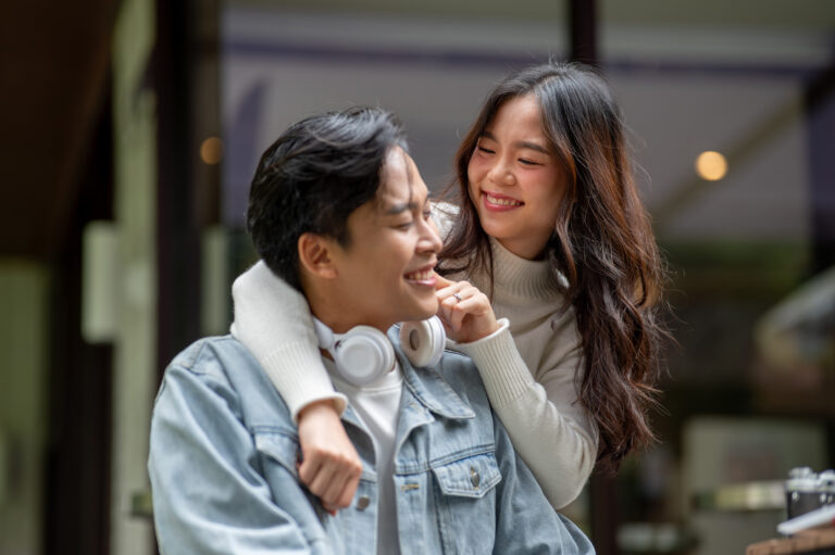 7 Behaviors That Appear Romantic but Are Manipulative in Relationships