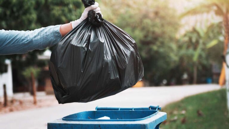6 Items You Shouldn’t Put In the Recycling Bin