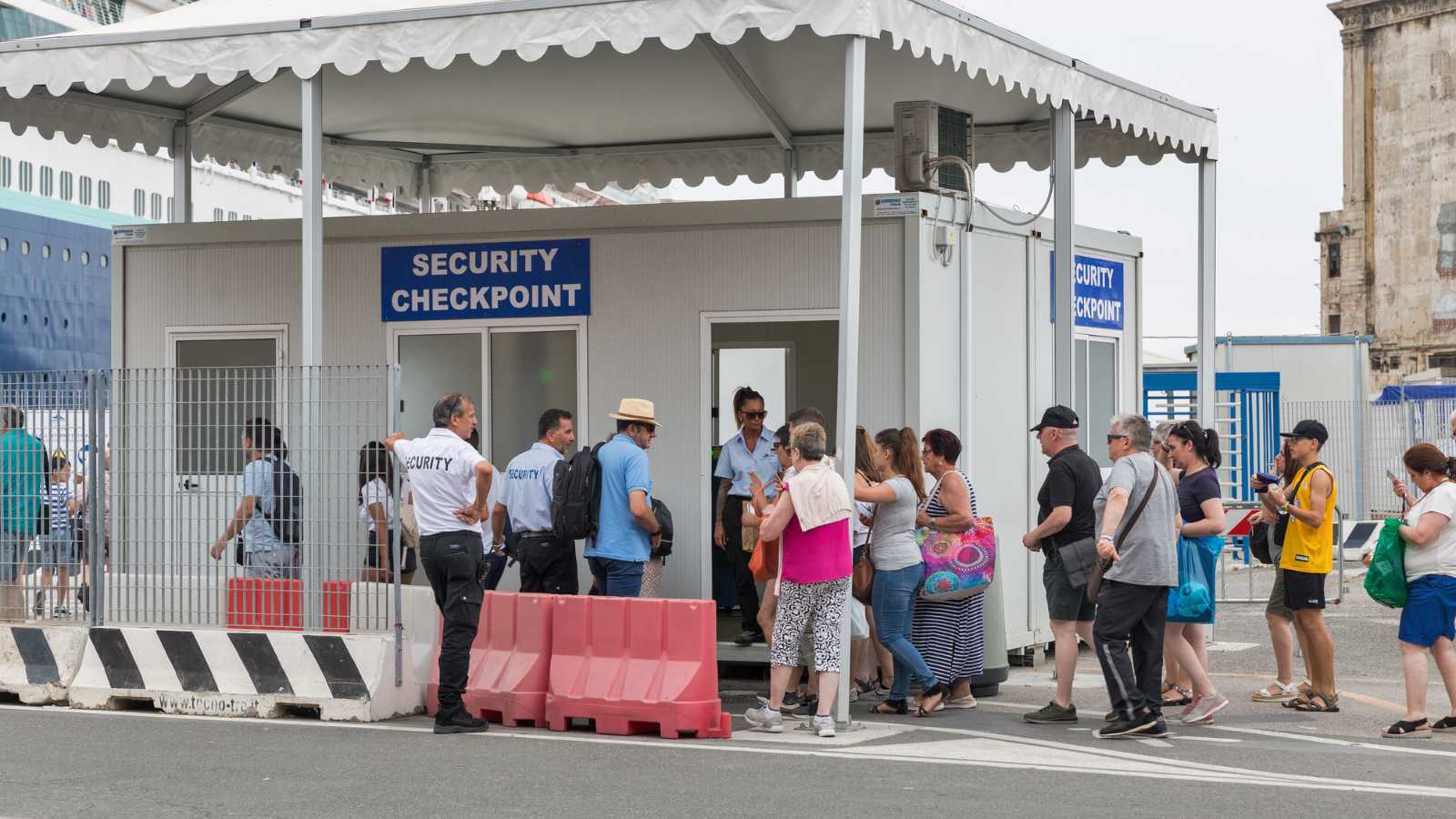 reasons crossing the Canadian border is a nightmare now