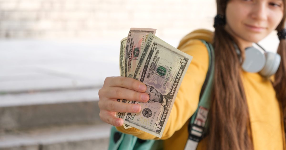 7 Student Loan Mistakes That Keep You in Debt Longer