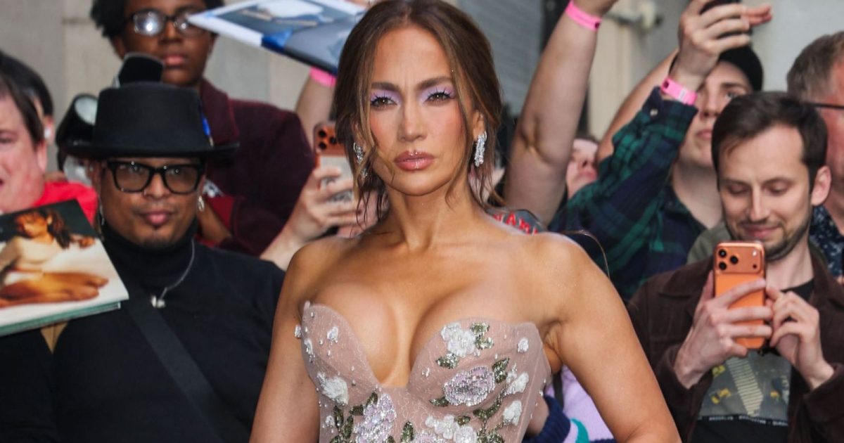 J.Lo’s New Breakup Philosophy: “We Should Have a Party When We Break Up”