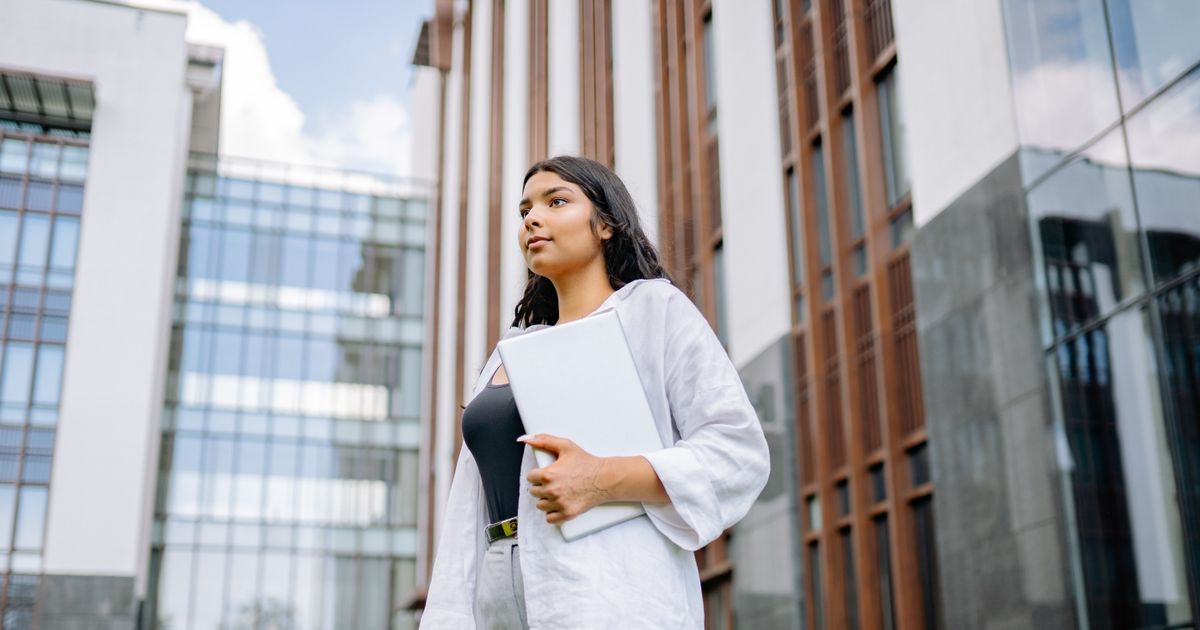 5 Confident Female Mindsets That Drive Men Wild and Make Them Respect You