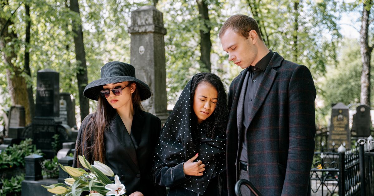 Things You Should Never Say to Someone Who’s Grieving: Words That Can Hurt More Than Help