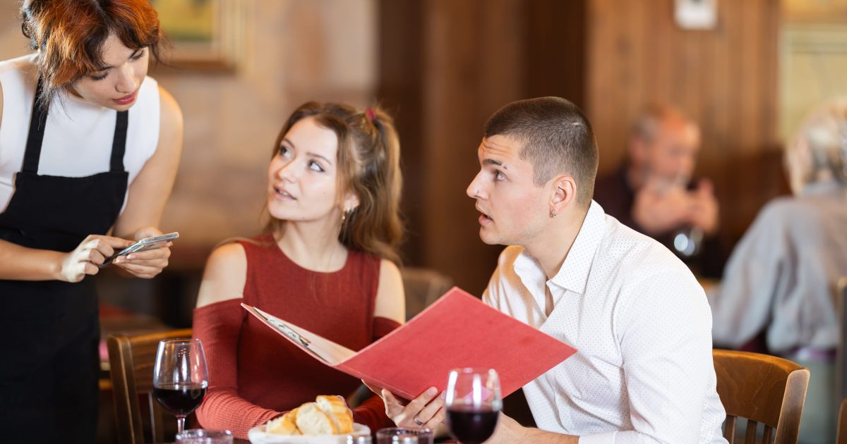 7 Restaurant Habits That Reveal Your Dining Experience and Social Confidence 
