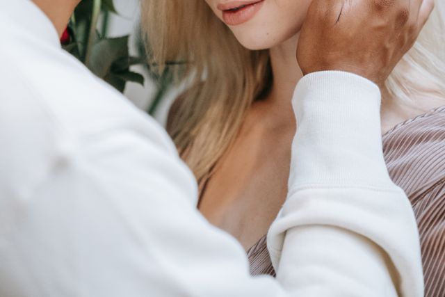 7 Tiny Habits Relationship Experts Say Quietly Keep Couples Close