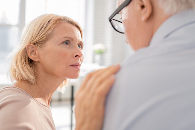 8 Subtle Relationship Red Flags Men Should Pay Attention To 
