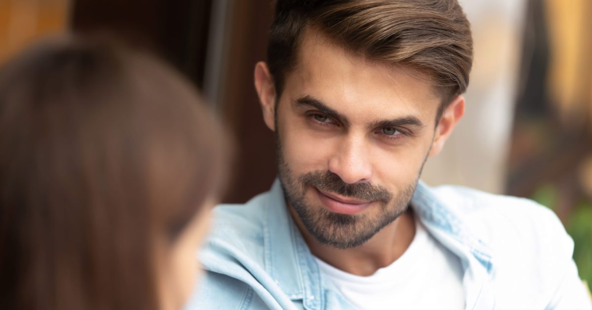 11 Body Language Habits That Can Make You Appear More Confident and Approachable 