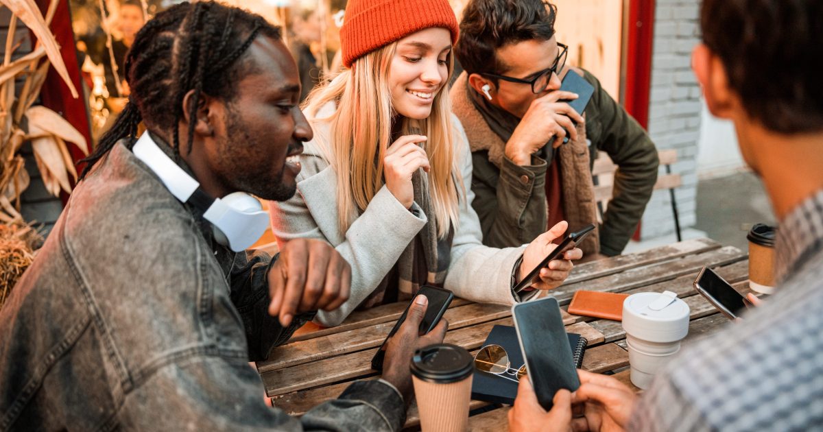 Gen Z Isn’t Quitting Dating Apps, but Offline Dating Is Gaining Ground 