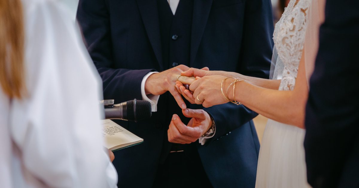 When Do People Get Married Around the World? A Look at Global Marriage Ages