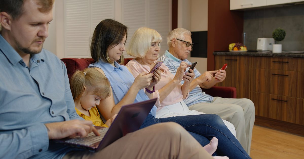 10 Everyday Gadgets Boomers Used That Many Younger People Have Never Experienced