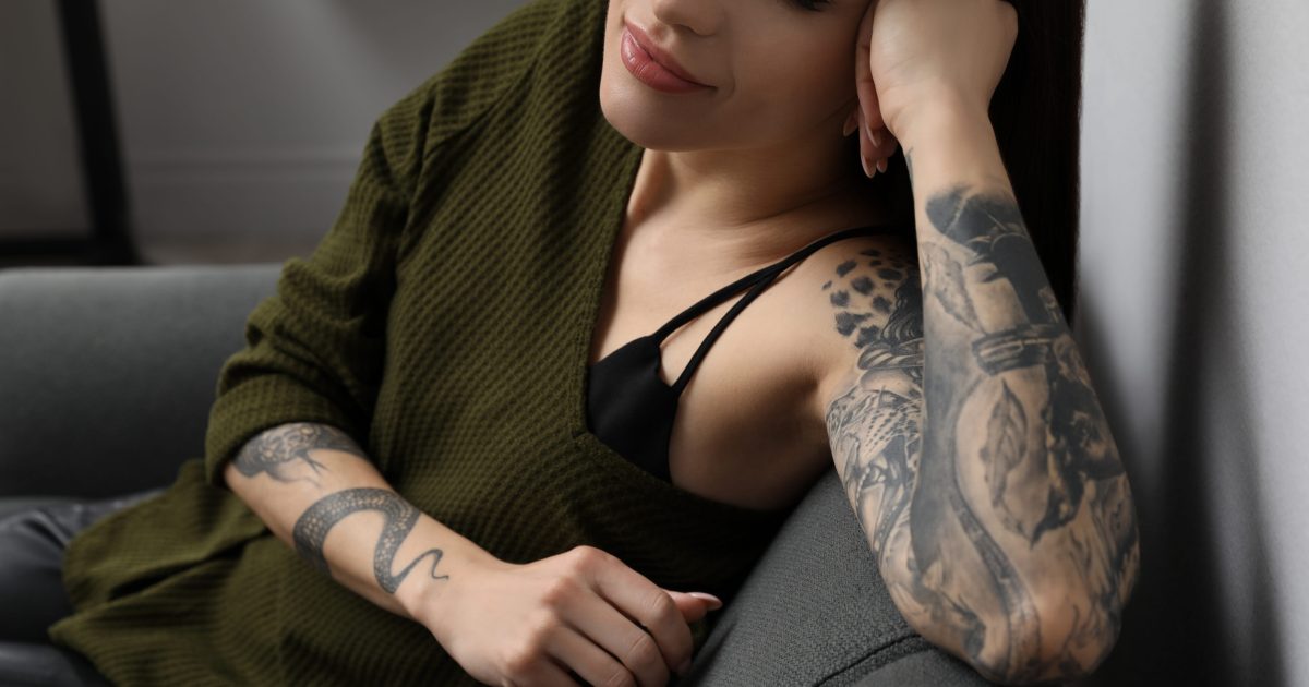 7 Tattoos on Women Men View as Red Flags