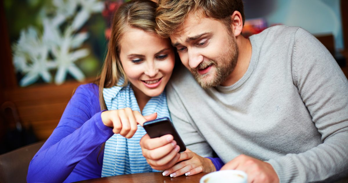 9 Texts That Mean More to a Partner Than Flowers