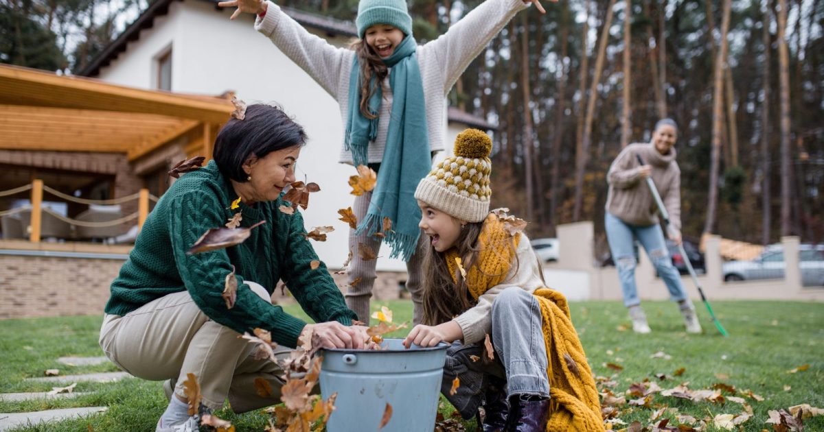 8 Things Neighbors Notice About Your Home in the Fall