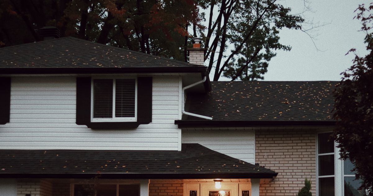 The Fall Home Maintenance Tasks Chicago Homeowners Should Start Before Temperatures Drop 