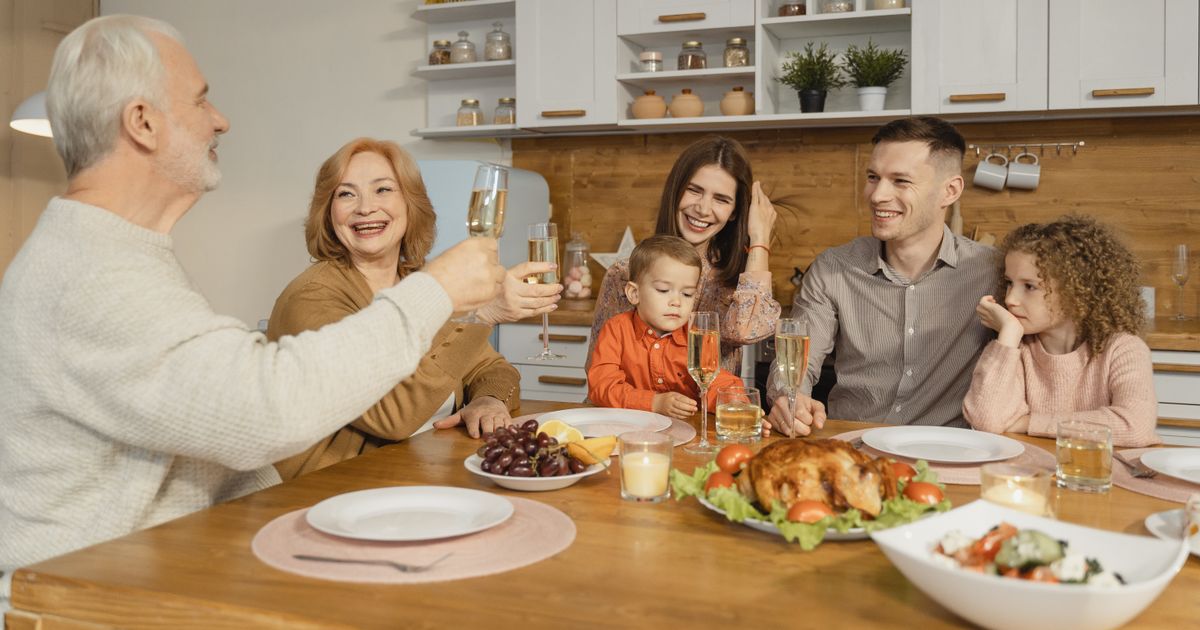 8 Things Boomers Did at the Dinner Table That Families Rarely Do Now