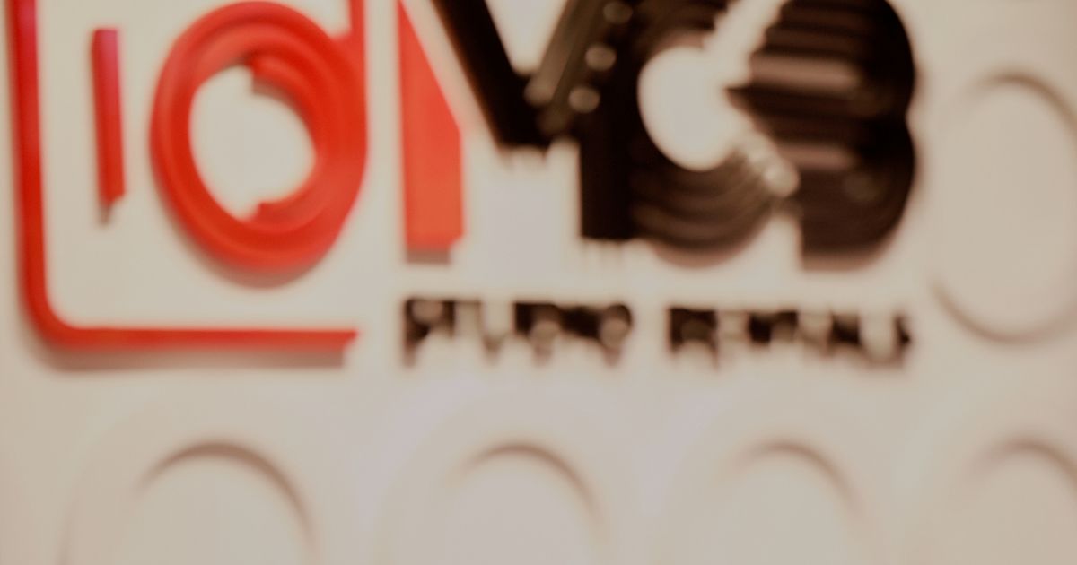 8 Jobs That Were Everywhere When Boomers Were Kids but Barely Exist Now 