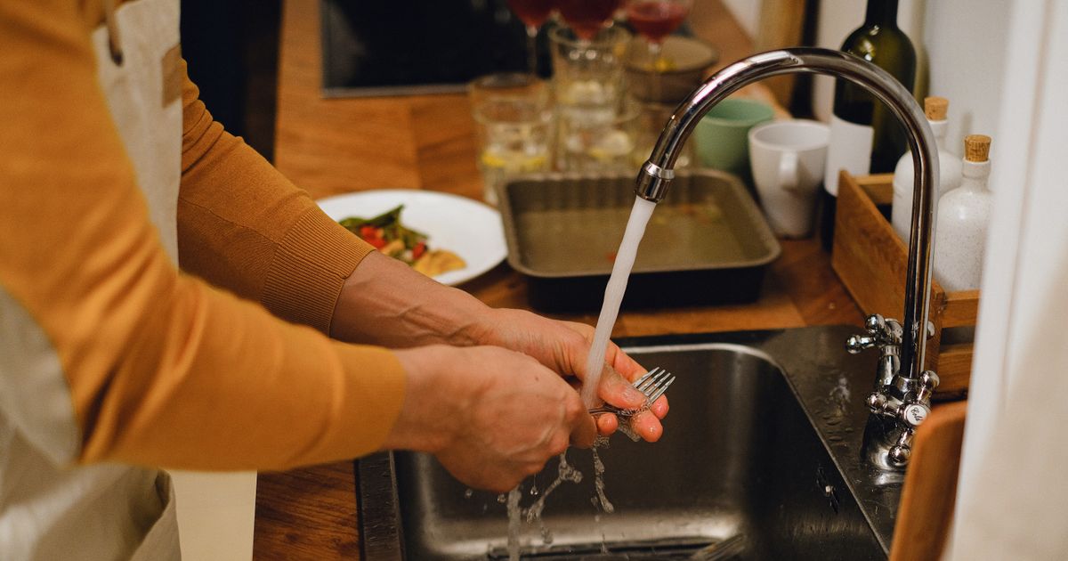 10 Easy Ways to Stop Wasting Water at Home Without Big Changes