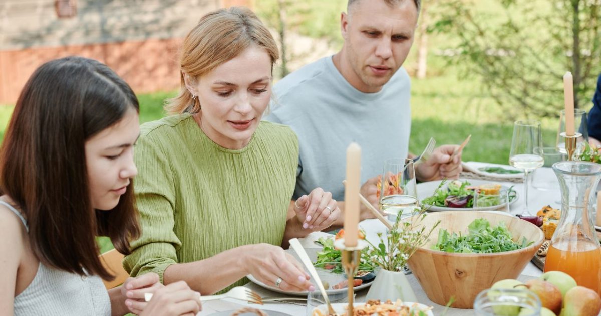 7 Things You Should Never Say to Your Spouse in Front of Family