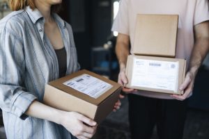 people-carrying-delivery-boxes