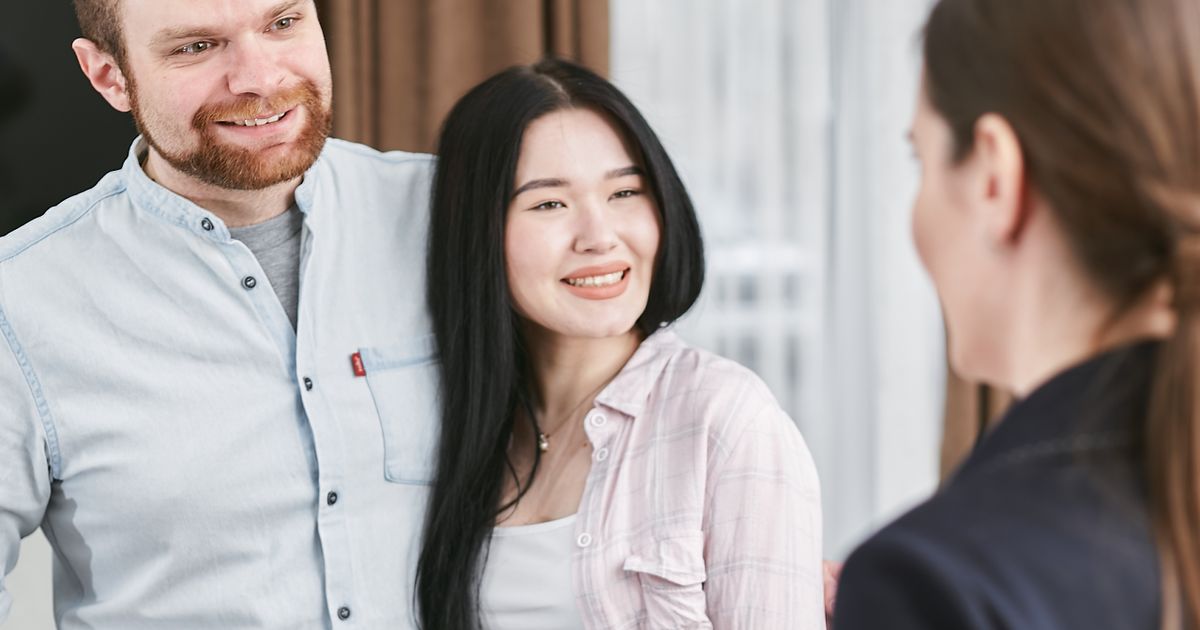 7 Things Your Partner’s Parents Notice the First Time You Visit