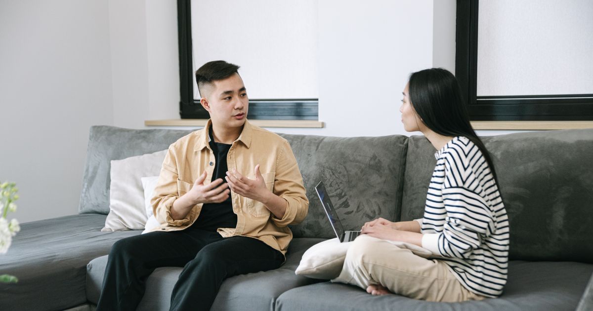 He Likes You, So Why Does He Keep Pulling Away? 7 Things His Behavior Could Mean 