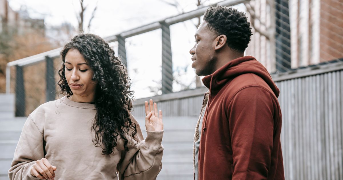 7 Quiet Signs You’re Falling Out of Love  Even If Nothing “Bad” Happened 