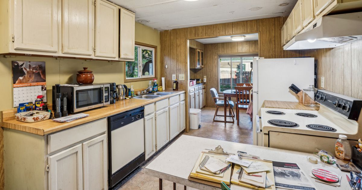Goodbye, Sterile White: Why 2026 Kitchens Are Getting Warmer, Richer, and a Lot More Personal 