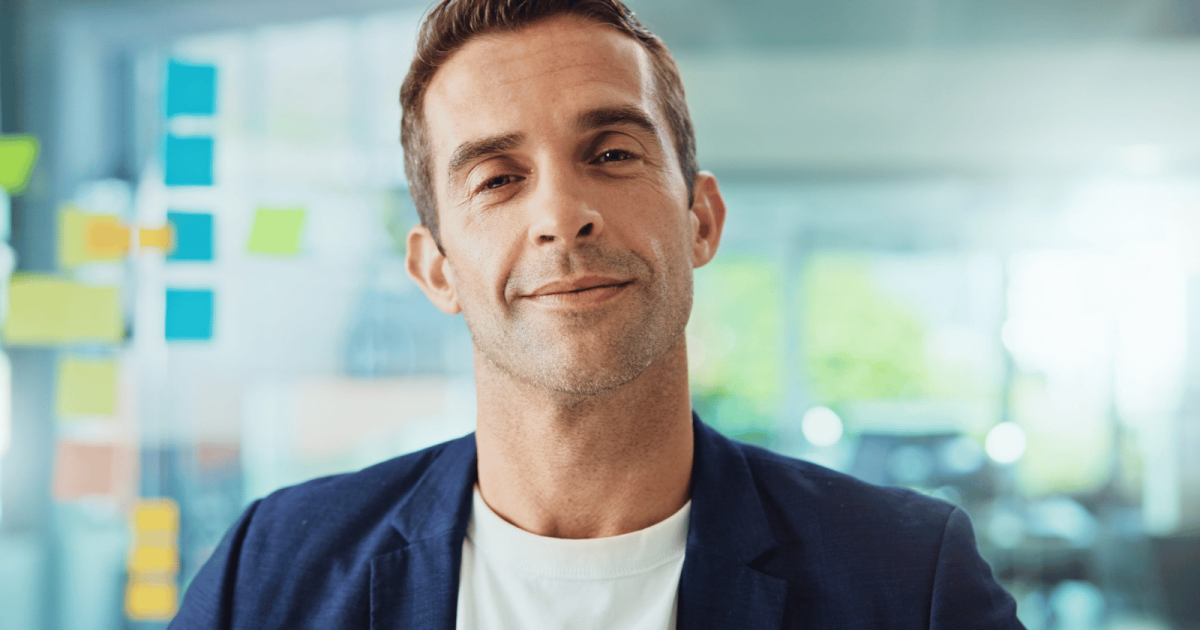 9 Nonverbal Signs of Narcissism That Researchers Say Often Pass for Charm